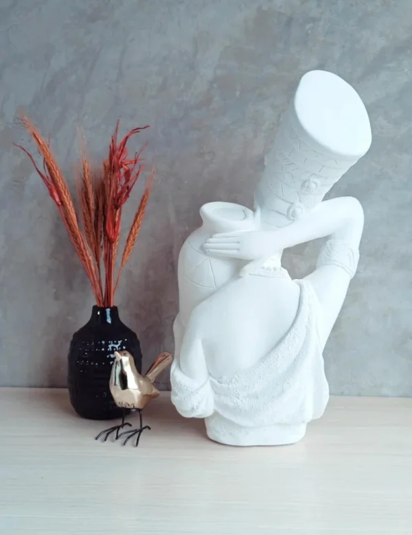 Busto Africana de Gesso com Vaso - Beleza e Cultura em uma Escultura Imponente! - Imagem 2