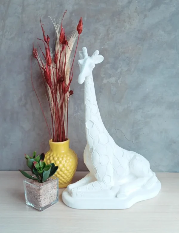Estatueta de Gesso Girafa - Elegância Africana em uma Escultura Imponente!