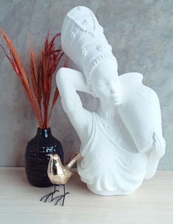 Busto Africana de Gesso com Vaso - Beleza e Cultura em uma Escultura Imponente!