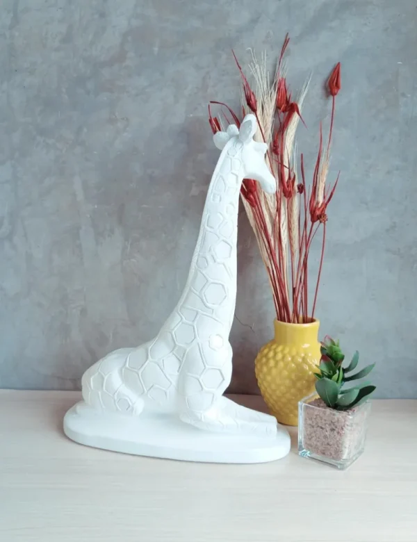 Estatueta de Gesso Girafa - Elegância Africana em uma Escultura Imponente! - Imagem 2