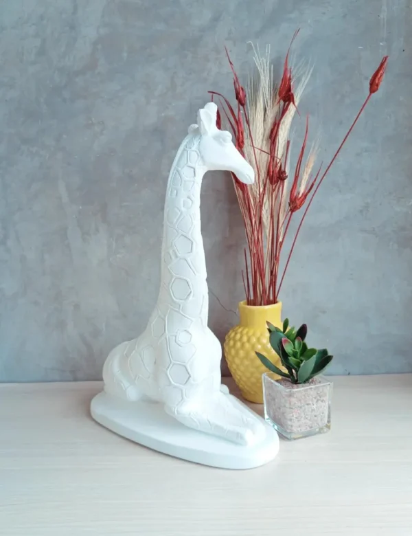 Estatueta de Gesso Girafa - Elegância Africana em uma Escultura Imponente! - Imagem 3