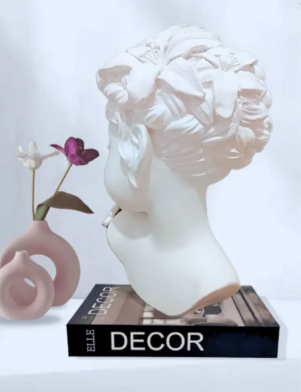 Busto Menina de Gesso Branco Borboleta - Encanto e Delicadeza em uma Escultura Única! - Imagem 5