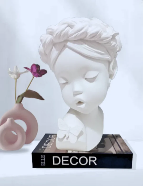 Busto Menina de Gesso Branco Borboleta - Encanto e Delicadeza em uma Escultura Única! - Imagem 3