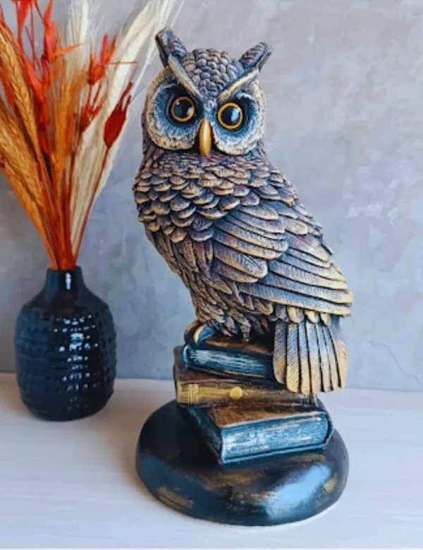 Coruja com Livros de Gesso Pintada – Sabedoria, Encanto e Arte em Cada Detalhe! - Imagem 2