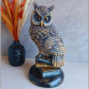 Coruja com Livros de Gesso Pintada – Sabedoria, Encanto e Arte em Cada Detalhe!