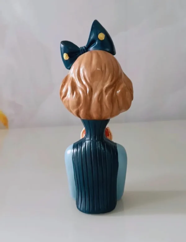Estatueta "Lilly com Maçã de Gesso" – Encanto e Delicadeza na Sua Decoração - Imagem 7