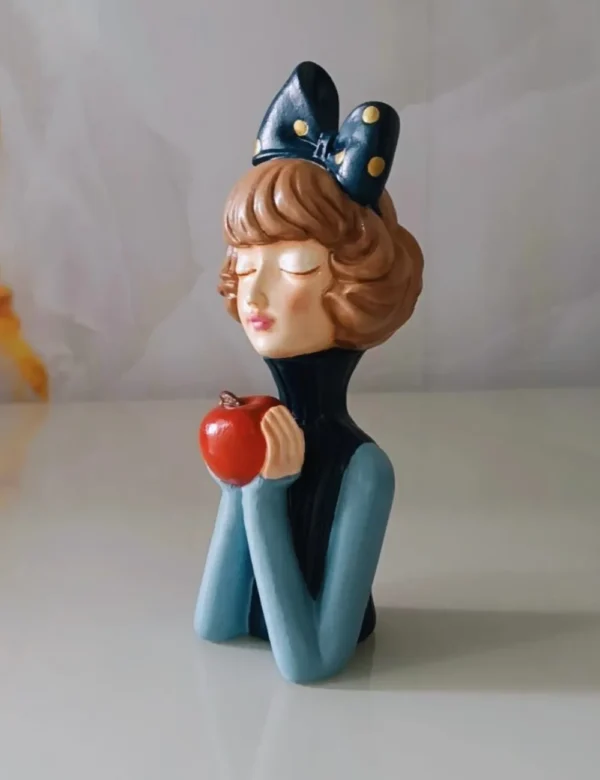 Estatueta "Lilly com Maçã de Gesso" – Encanto e Delicadeza na Sua Decoração - Imagem 5
