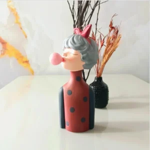 Busto Boneca Lilly com Chiclete de Gesso – Escultura em Gesso Pintada à Mão